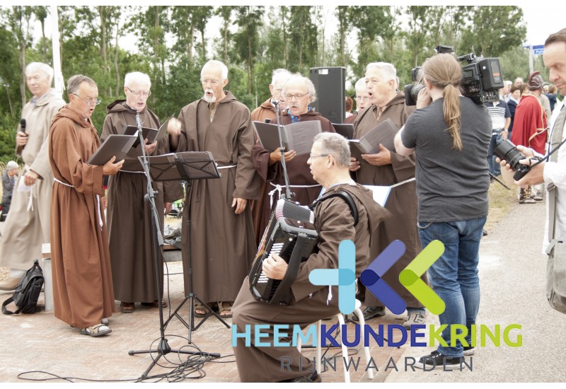 12 -7-2015 Onthulling grafsteen Herwen Coll. P.Snip- HKR (53)